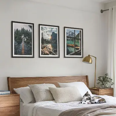 Tavelset med tre motiv bro, skog, sjö, båtar och berg