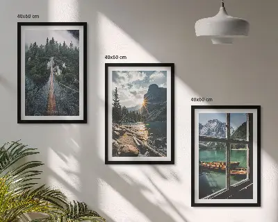 Tavelset med tre motiv bro, skog, sjö, båtar och berg