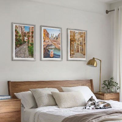 Tavelset ovanför soffa Fontänens charmiga gator