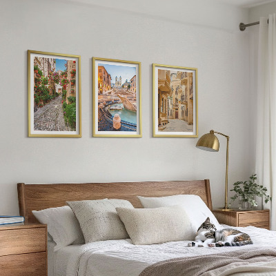 Tavelset ovanför soffa Fontänens charmiga gator