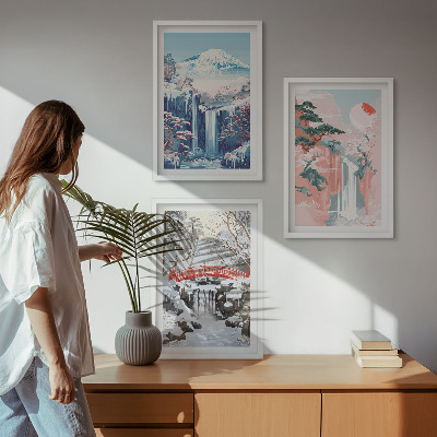 Tavelset ovanför soffa Bergslandskap vattenfall