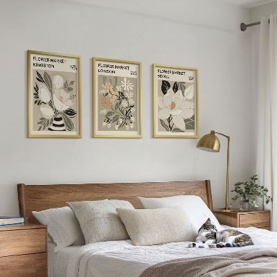 Tavelset ovanför soffa Retroblommor från städer runt om i världen