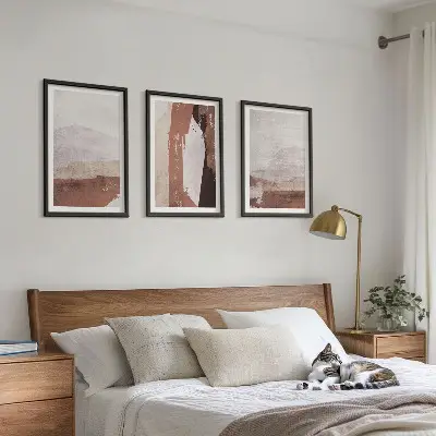 Tavelpaket med ramar med bruna och beige abstrakta mönster