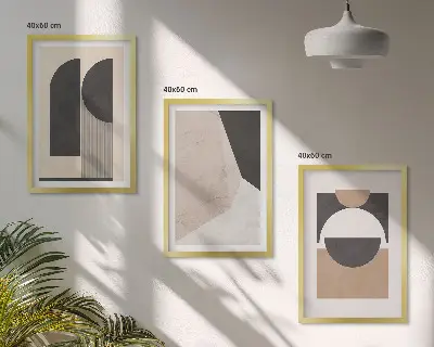 Tavelset ovanför soffa abstrakta former i beige och brunt