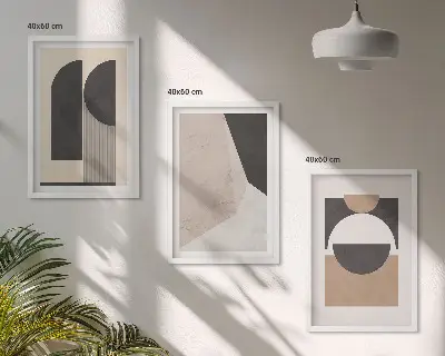 Tavelset ovanför soffa abstrakta former i beige och brunt