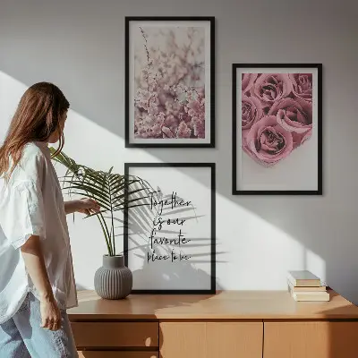Set om 3 tavlor med motiv av blomsterbuketter med rosor och inskription