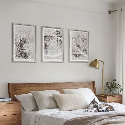 Tavelset ovanför soffa Grå träådringsmönster