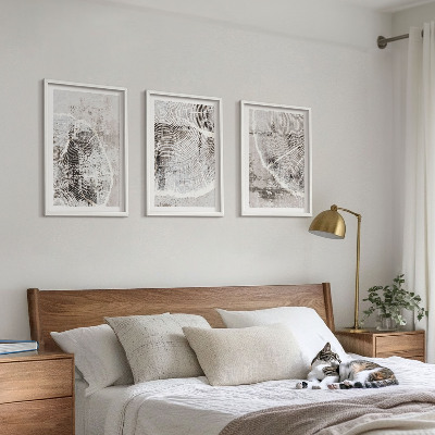 Tavelset ovanför soffa Grå träådringsmönster