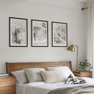 Tavelset ovanför soffa Grå träådringsmönster