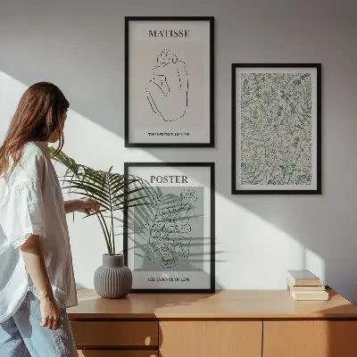 Tavelvägg med ramar linjer, växtmotiv och minimalism