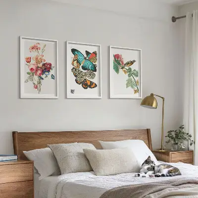 Tavelset med blommor och fjärilar Pastellfärgat motiv med fågel och ramar