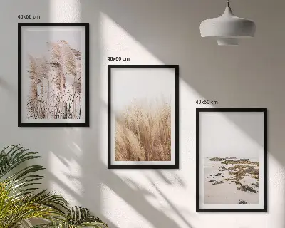 Tavelset med pampasgräs motiv av bohemisk strand ovanför soffa