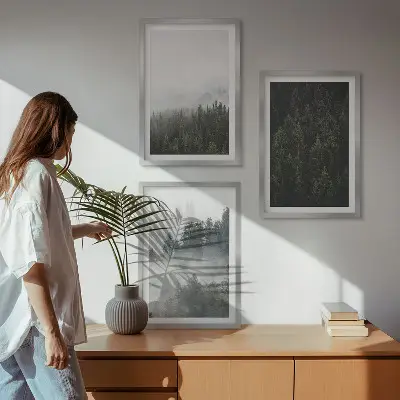 Tavelset med motiv av gröna skogar i dimma tavelset för vägg ovanför soffa