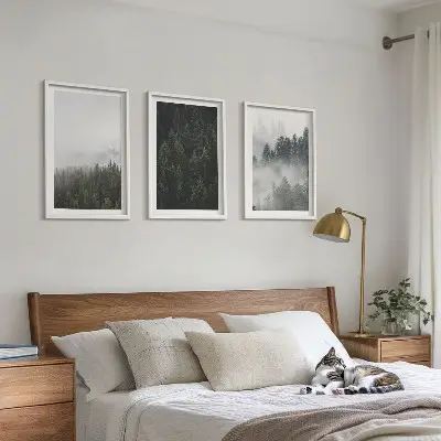 Tavelset med motiv av gröna skogar i dimma tavelset för vägg ovanför soffa