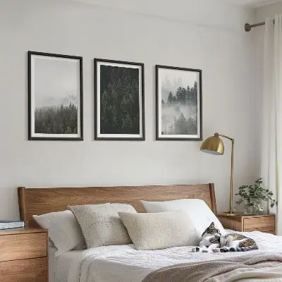 Tavelset med motiv av gröna skogar i dimma tavelset för vägg ovanför soffa