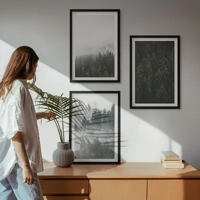 Tavelset med motiv av gröna skogar i dimma tavelset för vägg ovanför soffa
