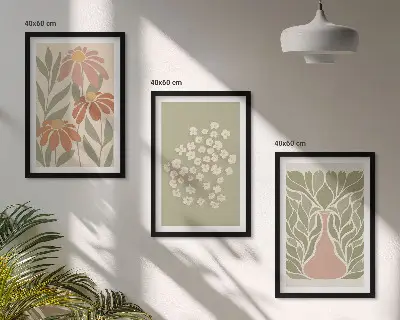 Tavelset ovanför soffa med blommiga bohemiska mönster
