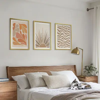 Tavelset med ramar solmotiv i boho-stil med pastellformer