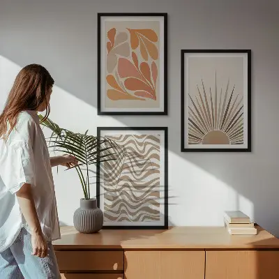 Tavelset med ramar solmotiv i boho-stil med pastellformer