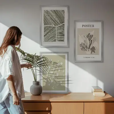 Tavelset för vägg ovanför soffa med dämpade växtmotiv