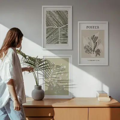 Tavelset för vägg ovanför soffa med dämpade växtmotiv