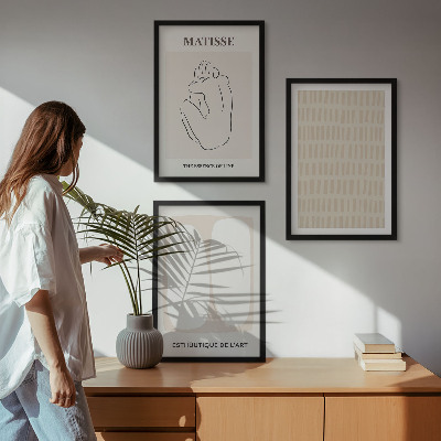 Tavelset ovanför soffa Linjer former beige vita