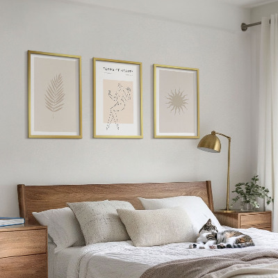 Tavelset ovanför soffa En samling minimalistiska former