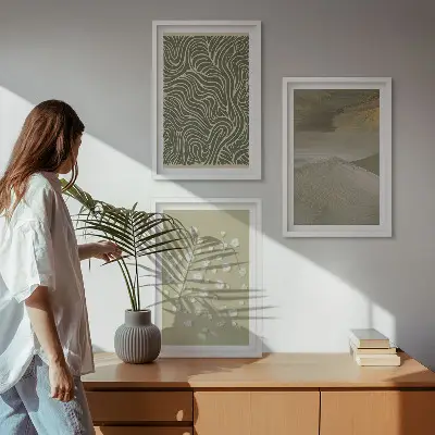 Abstrakt blommotiv med vågmönster set om 3 tavlor