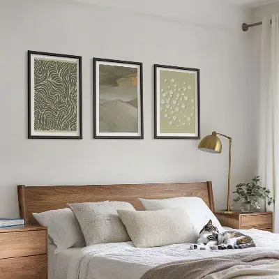 Abstrakt blommotiv med vågmönster set om 3 tavlor