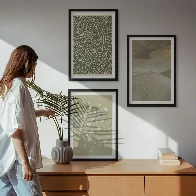 Abstrakt blommotiv med vågmönster set om 3 tavlor