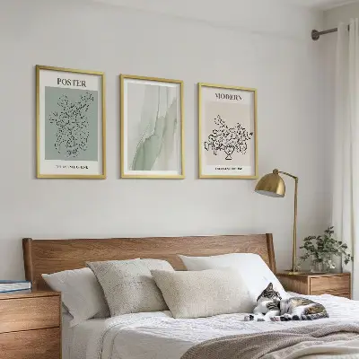 Blommor i en modern vas tavelpaket med ramar