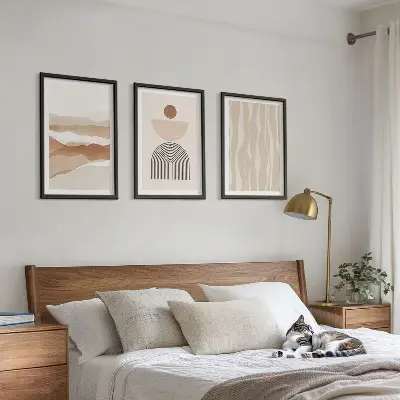 Tavelset ovanför soffa abstrakt landskap med naturgeometri