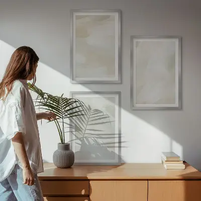 Tavelvägg med ramar abstrakt motiv i ljusa boho-färger