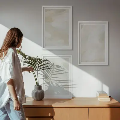 Tavelvägg med ramar abstrakt motiv i ljusa boho-färger