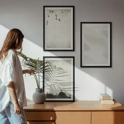 Tavelpaket med ramar dekorationer med motiv av fåglar, stenar och penseldrag