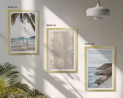 Sommarutsikt över sanden och havet set om 3 tavlor