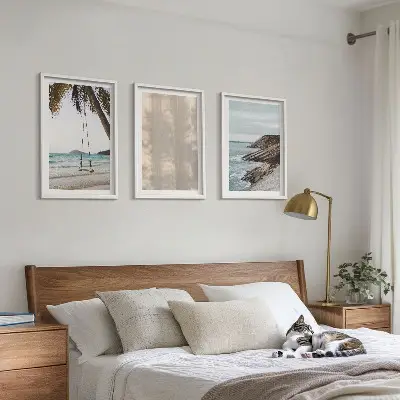Sommarutsikt över sanden och havet set om 3 tavlor