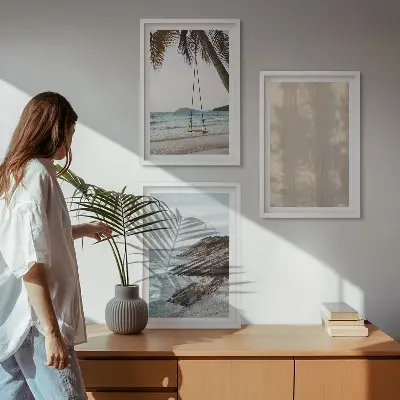 Sommarutsikt över sanden och havet set om 3 tavlor