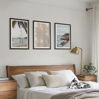 Sommarutsikt över sanden och havet set om 3 tavlor