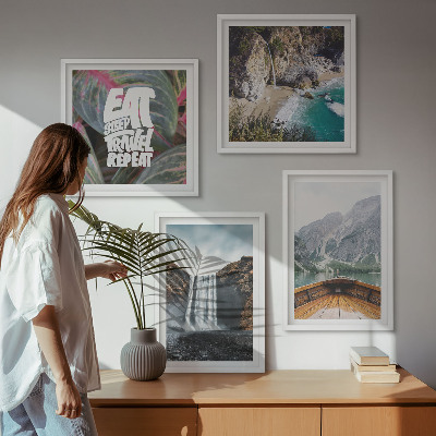 Tavelvägg ovanför soffa vattenfall berg resa natur