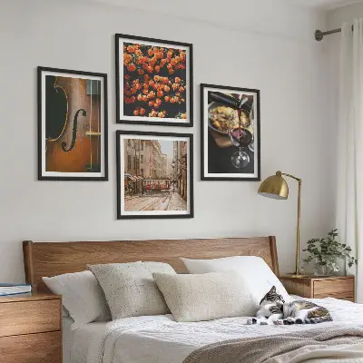 Poster med vintagemotiv av blommor, gata, vin och fiol tavelvägg för placering ovanför soffan