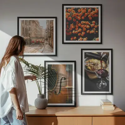 Poster med vintagemotiv av blommor, gata, vin och fiol tavelvägg för placering ovanför soffan