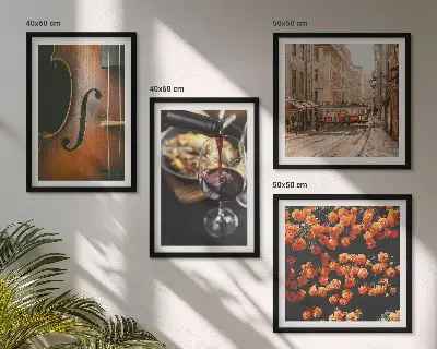 Poster med vintagemotiv av blommor, gata, vin och fiol tavelvägg för placering ovanför soffan