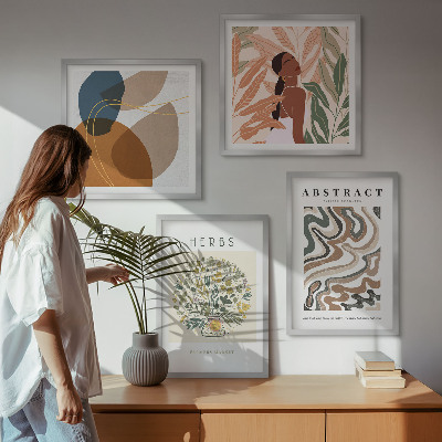 Tavelvägg ovanför soffa Boho estetiska pastellfärgade posters