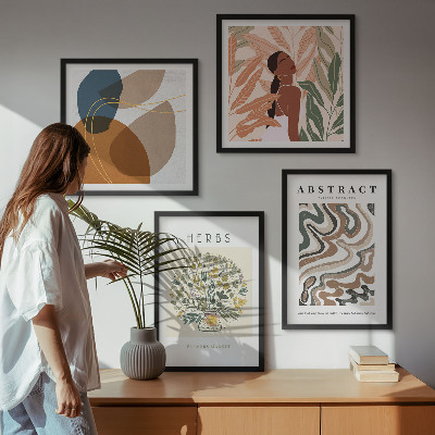 Tavelvägg ovanför soffa Boho estetiska pastellfärgade posters