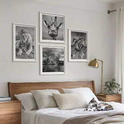 Tavelvägg med 4 tavlor med motiv av vilda djur som lejon, jaguar, giraff och zebror