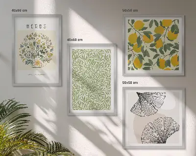 Tavelvägg ovanför soffa med motiv av citronörter och blad