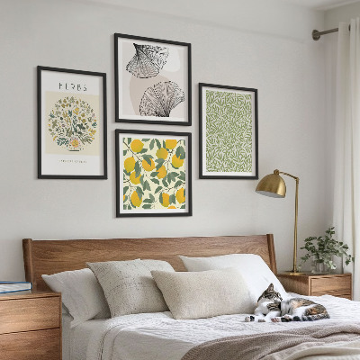 Tavelvägg ovanför soffa Citronörter och blad