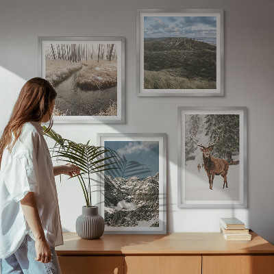 Tavelvägg med 4 tavlor Berg snö hjort skog landskap
