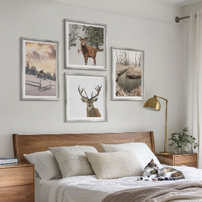 Tavelvägg ovanför soffa Vinterlandskap med rådjur